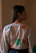 Load image into Gallery viewer, Blusa Zoomorfo - Mangas Campana
